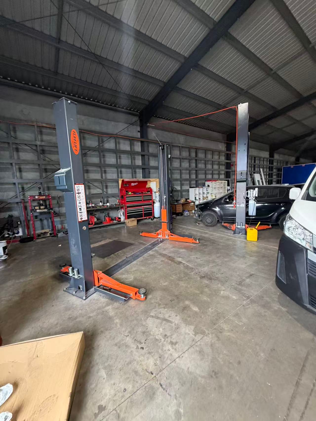 AU 2-Post Car Lift